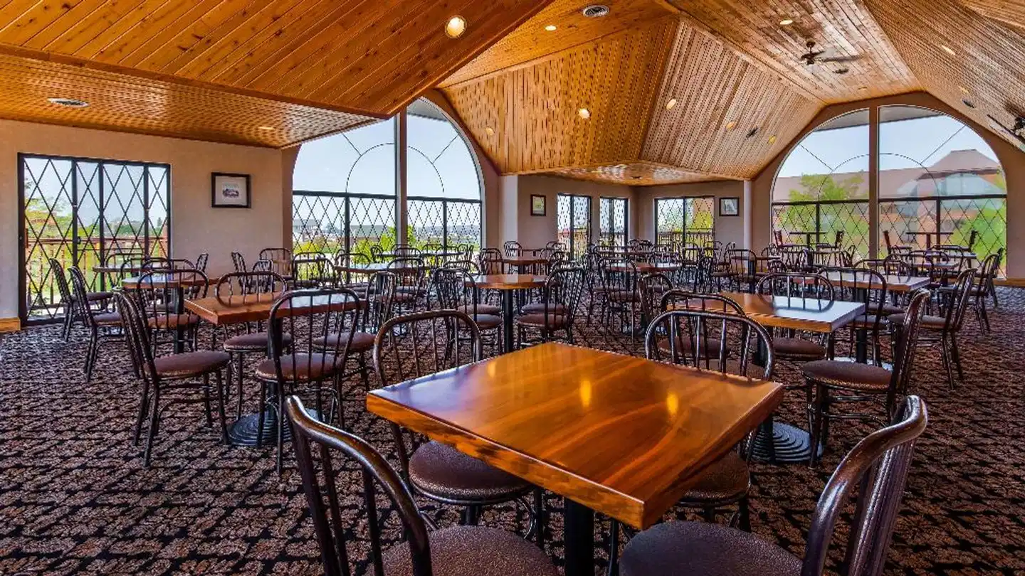 Best Western Plus Dockside Waterfront Inn Bar