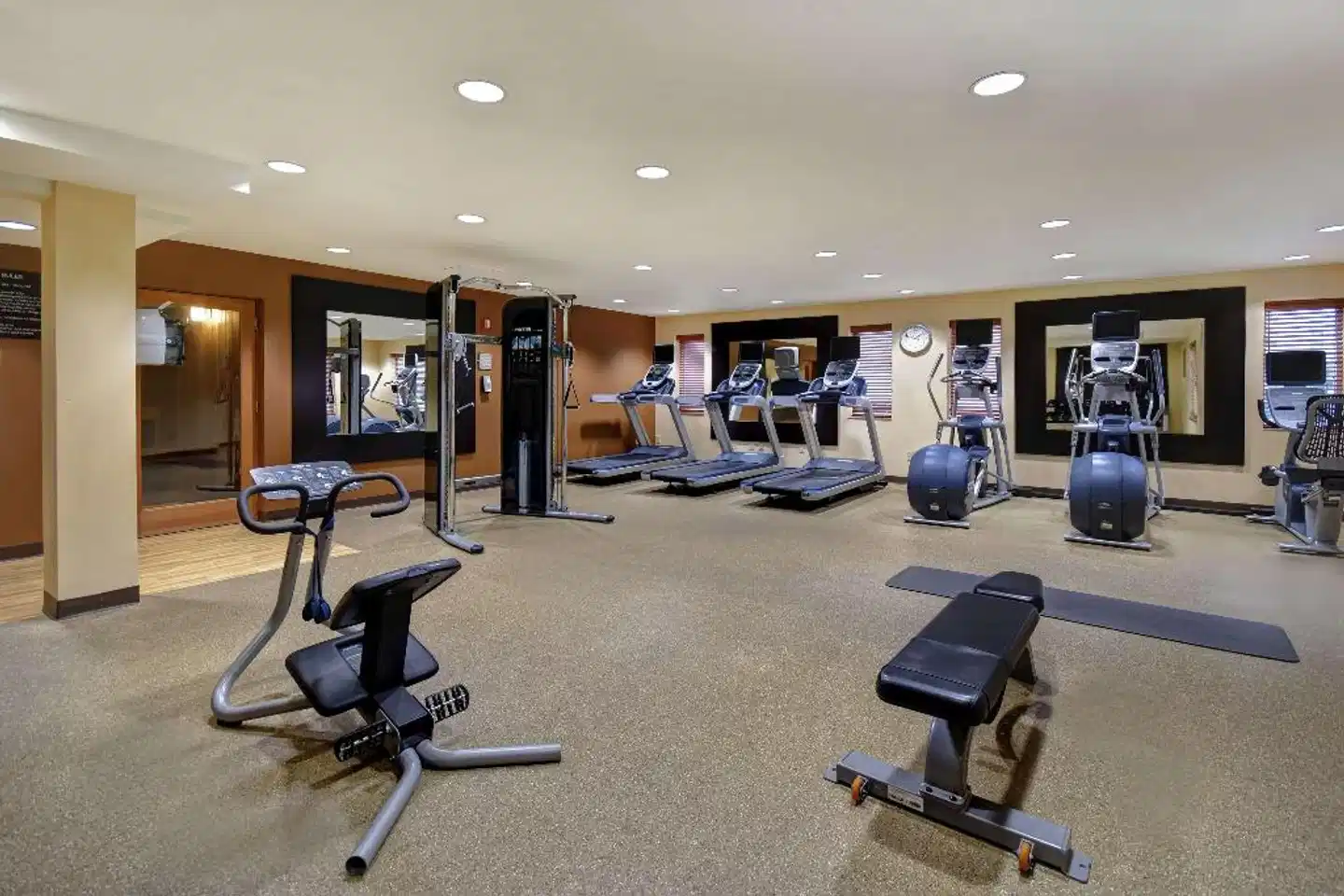 Homewood Suites by Hilton Edgewater-NYC Area Sport und Entertainment