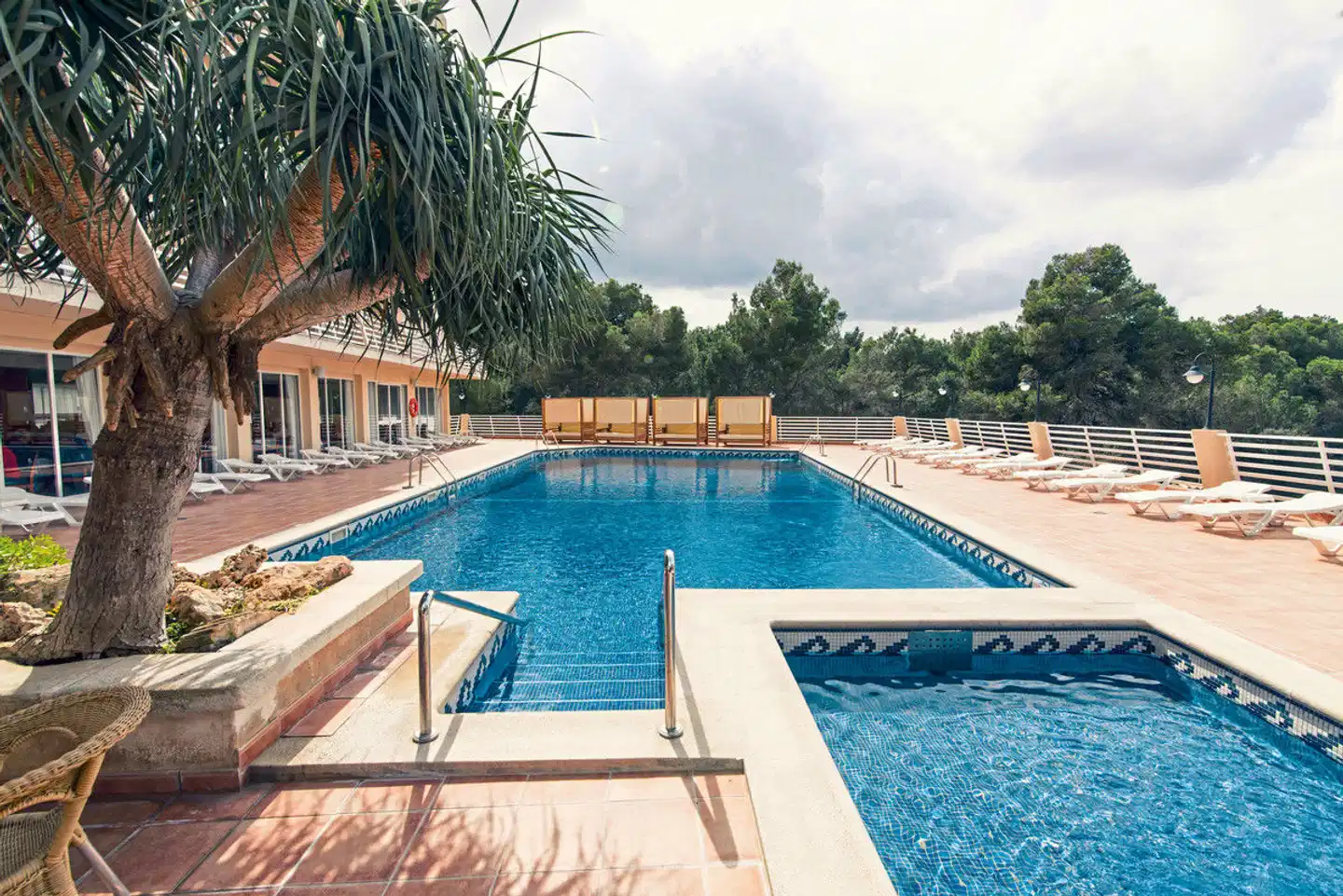 azuLine Bahamas Pool