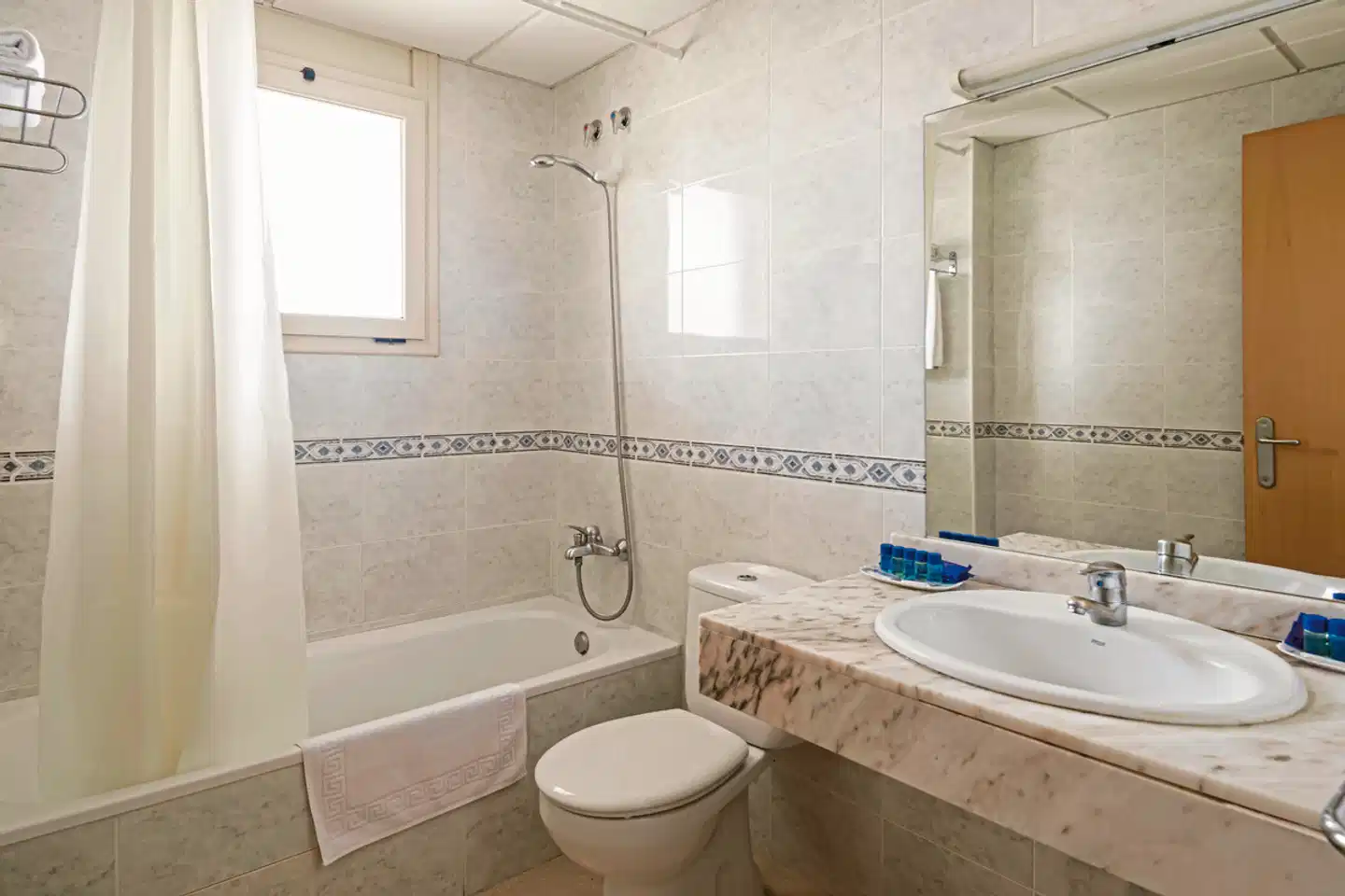 htop Royal Sun Suites Badezimmer