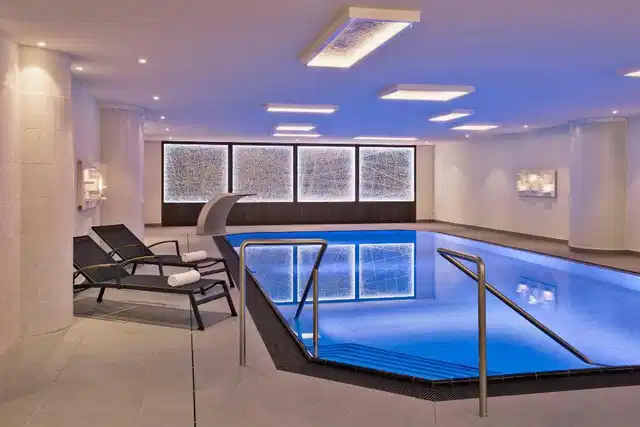 Vienna Marriott Hotel Hallenbad