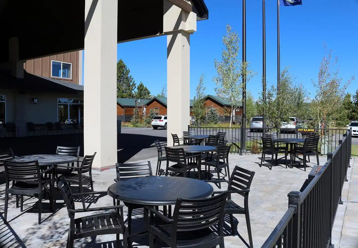 Gray Wolf Inn & Suites Terrasse