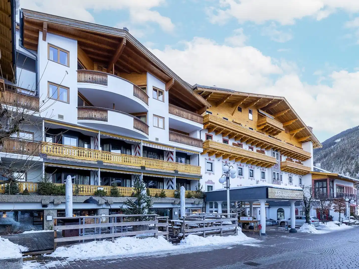 JUFA Alpenhotel Saalbach Aussenansicht