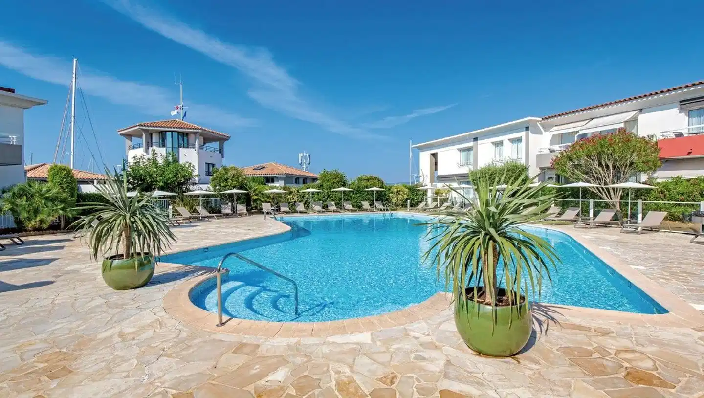 Best Western Plus Hôtel La Marina Pool