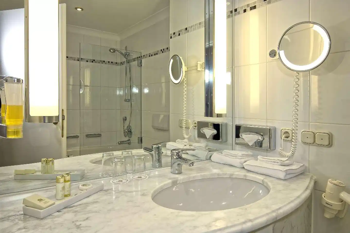 Best Western Premier Bayerischer Hof Miesbach Badezimmer