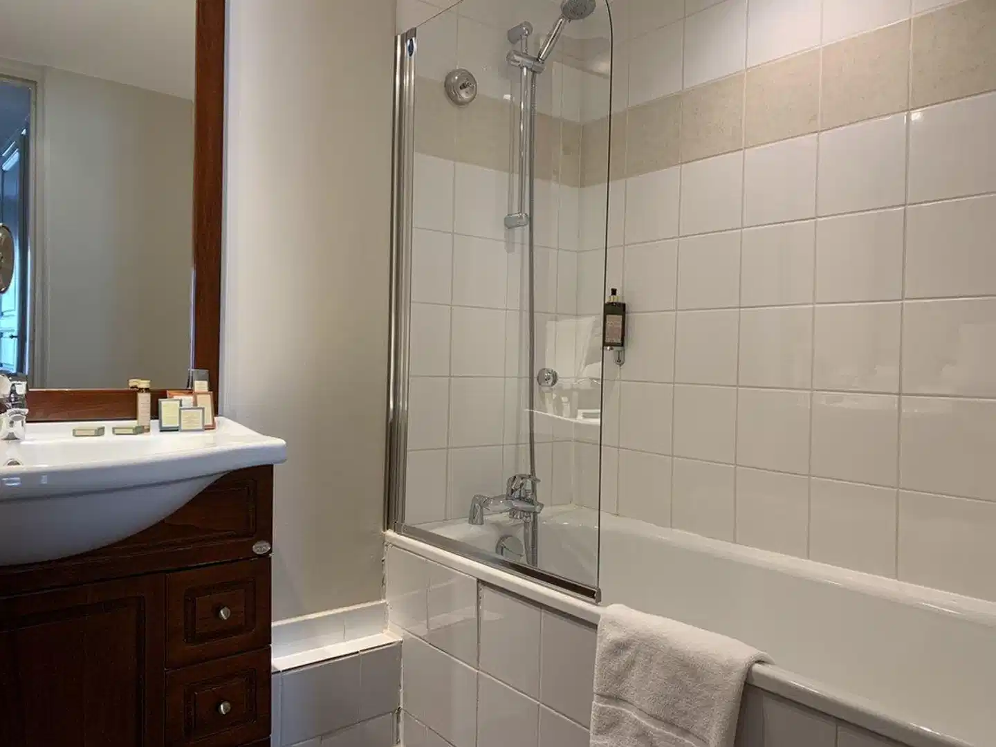 Hôtel de lHorloge Badezimmer