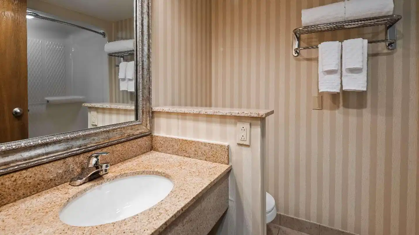 Best Western University Inn Badezimmer