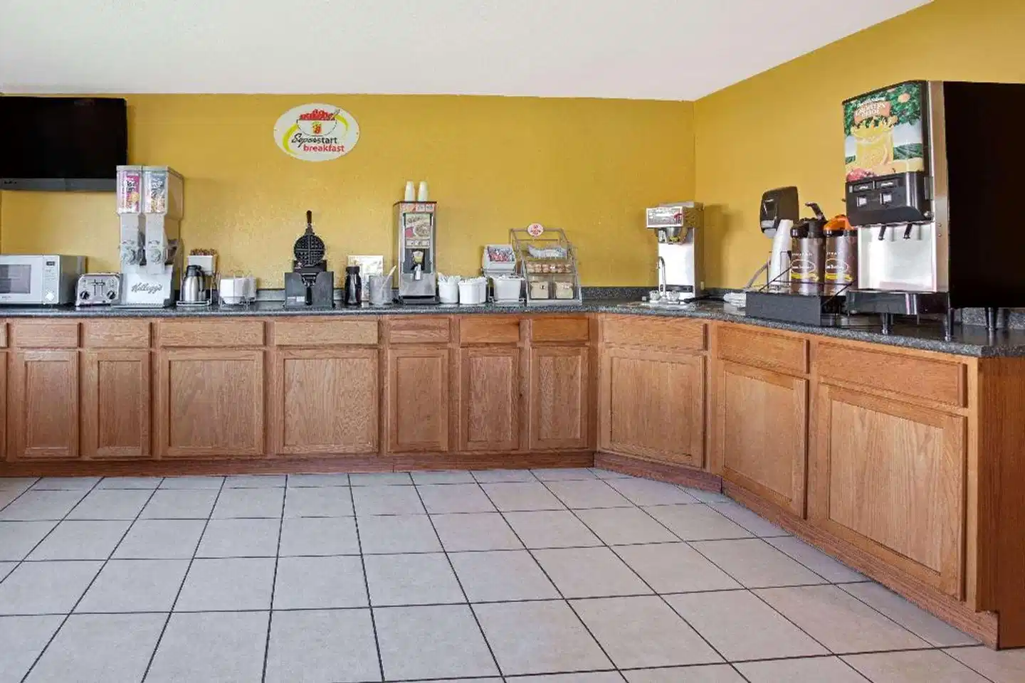 Super 8 by Wyndham Denver Stapleton Lobby