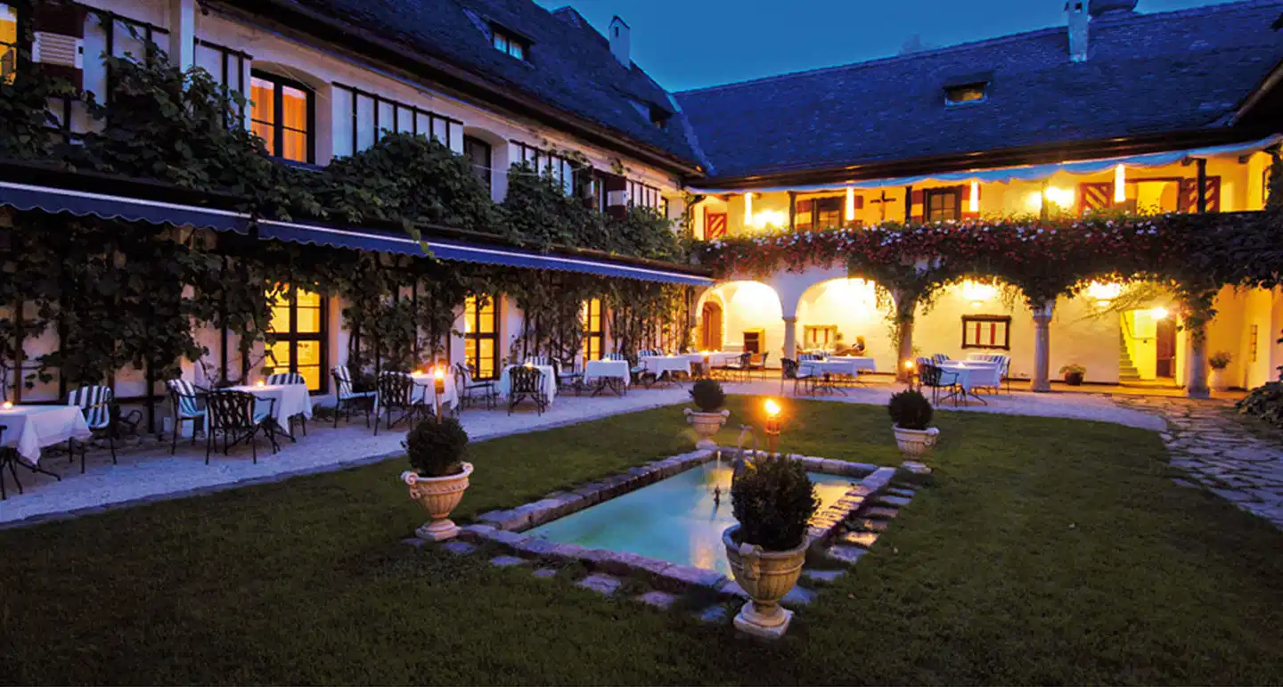 Schloß Leonstain Lobby