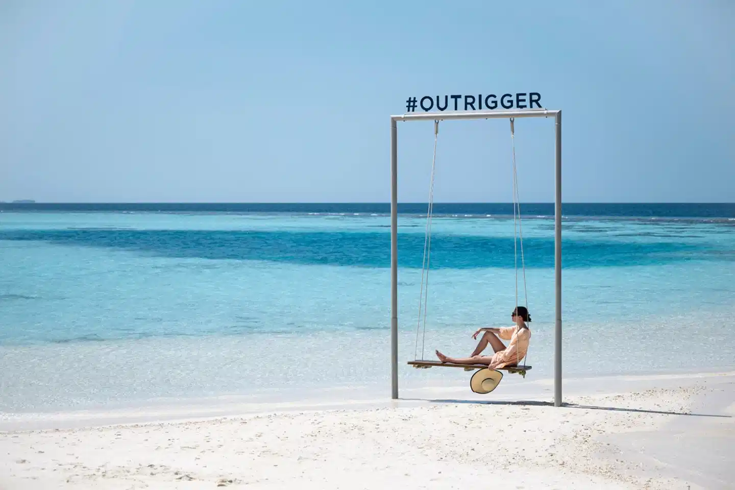Outrigger Maldives Maafushivaru Resort Strand