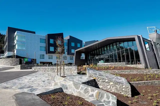 Holiday Inn Express & Suites Queenstown Terrasse