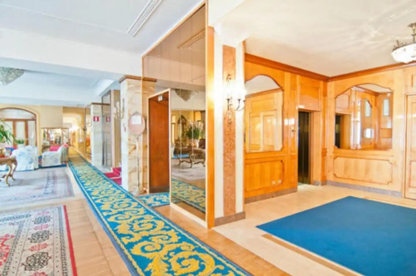 Grand Hotel De Londres Lobby