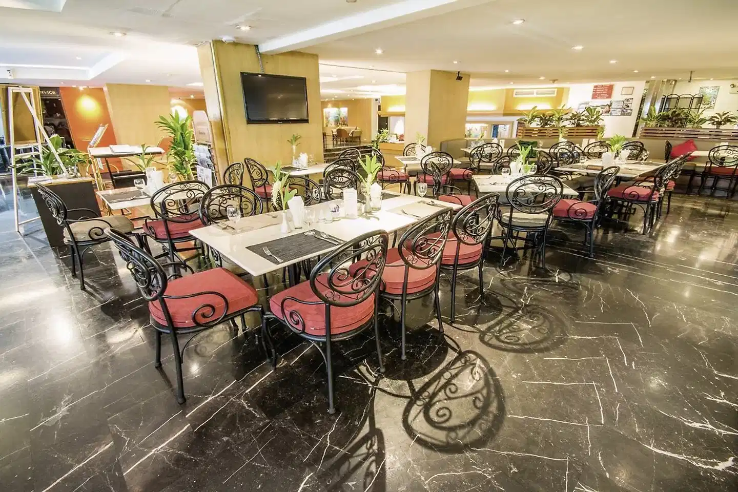 Tai-Pan Hotel Bangkok Restaurant