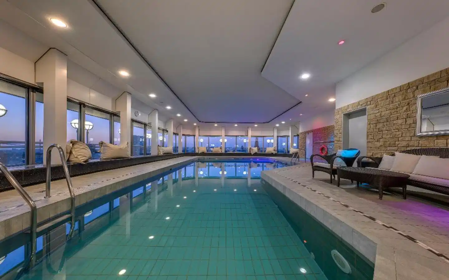 Clayton Hotel Düsseldorf Hallenbad