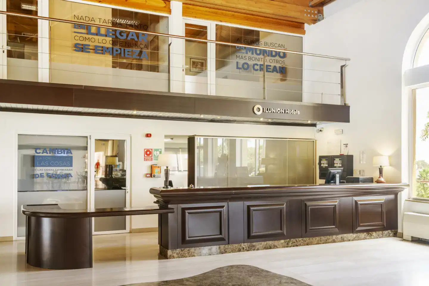 Aparthotel ILUNION Tartessus Sancti Petri Lobby