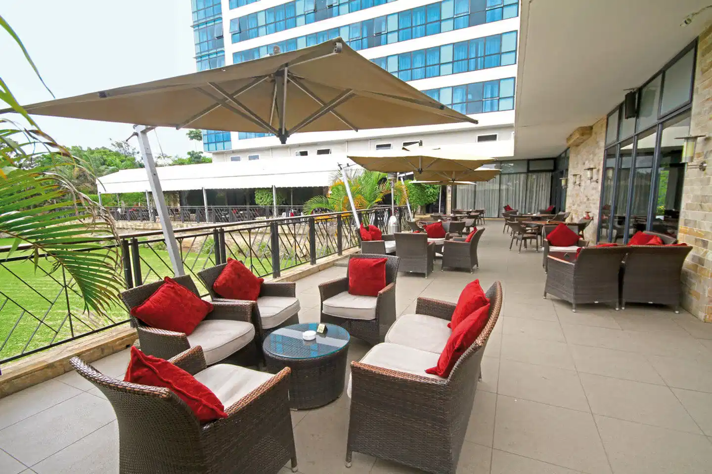 Mount Meru Hotel Terrasse