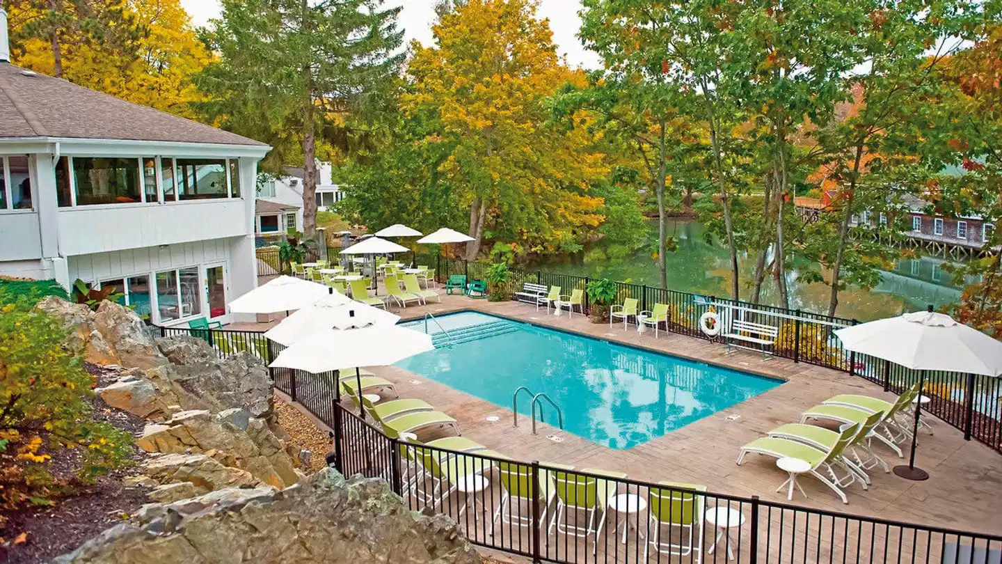 The Lodge on the Cove Pool