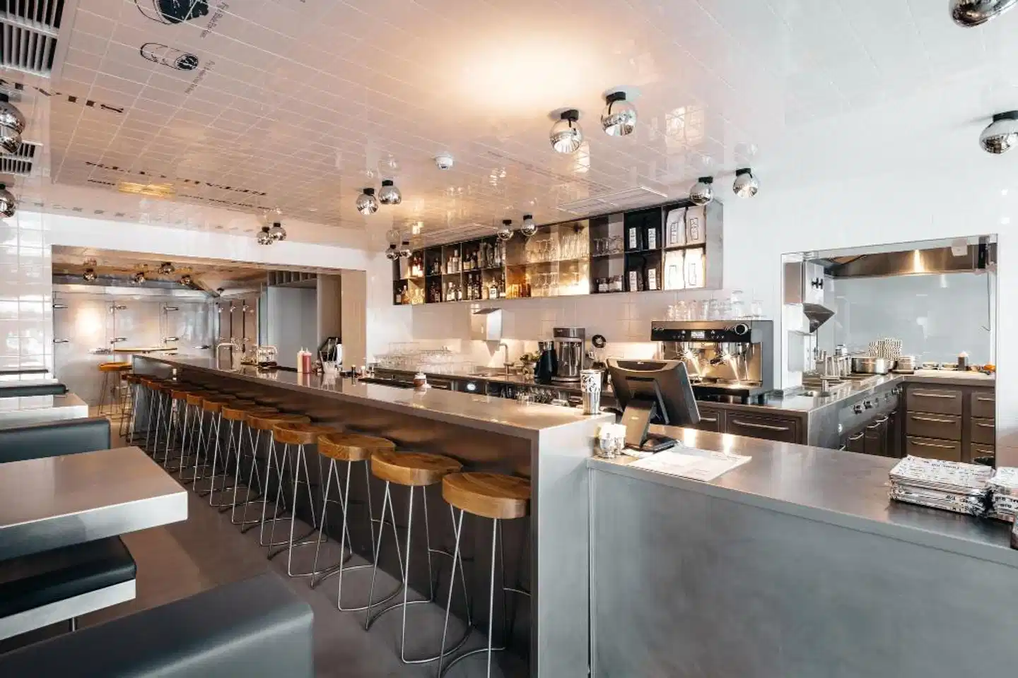 Sir Savigny Hotel Bar