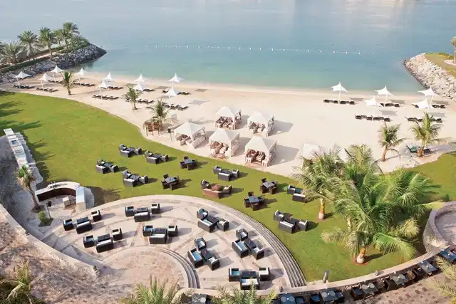 Traders Hotel, Qaryat Al Beri, Abu Dhabi Strand