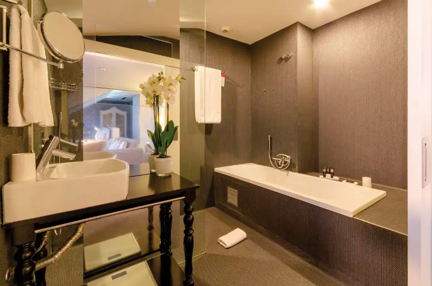 LX Boutique Hotel Badezimmer