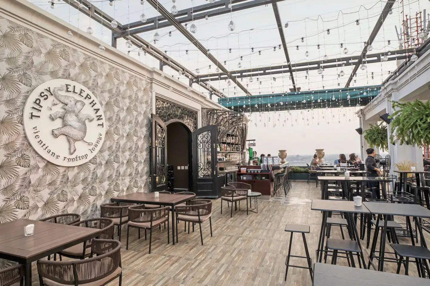 SureStay Hotel by Best Western Vientiane Bar