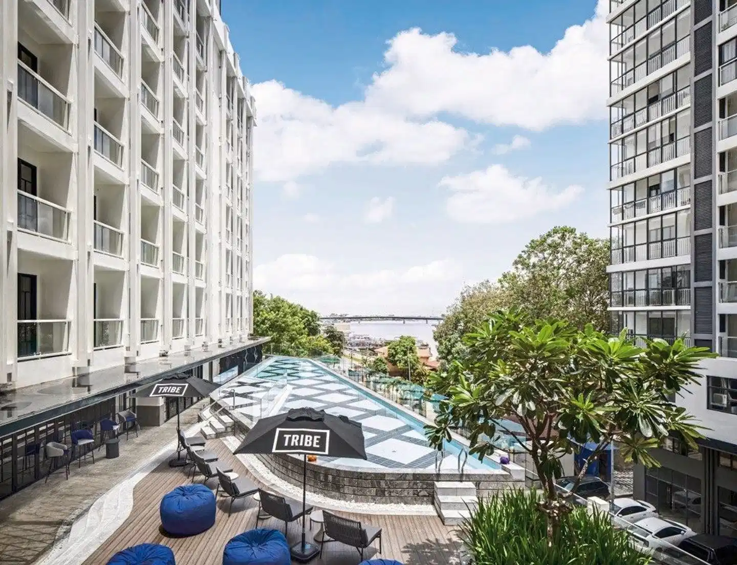 TRIBE Phnom Penh Post Office Square Aussenansicht