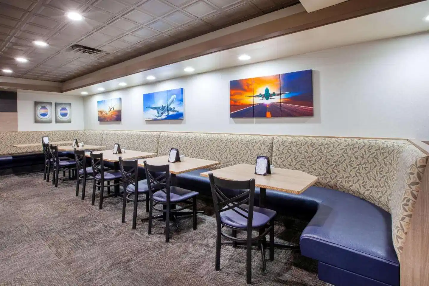Wingate by Wyndham Detroit Metro Airport Restaurant