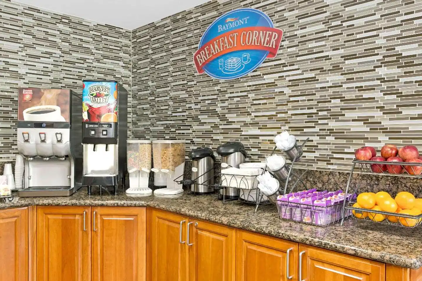 Baymont by Wyndham Miami Doral Bar