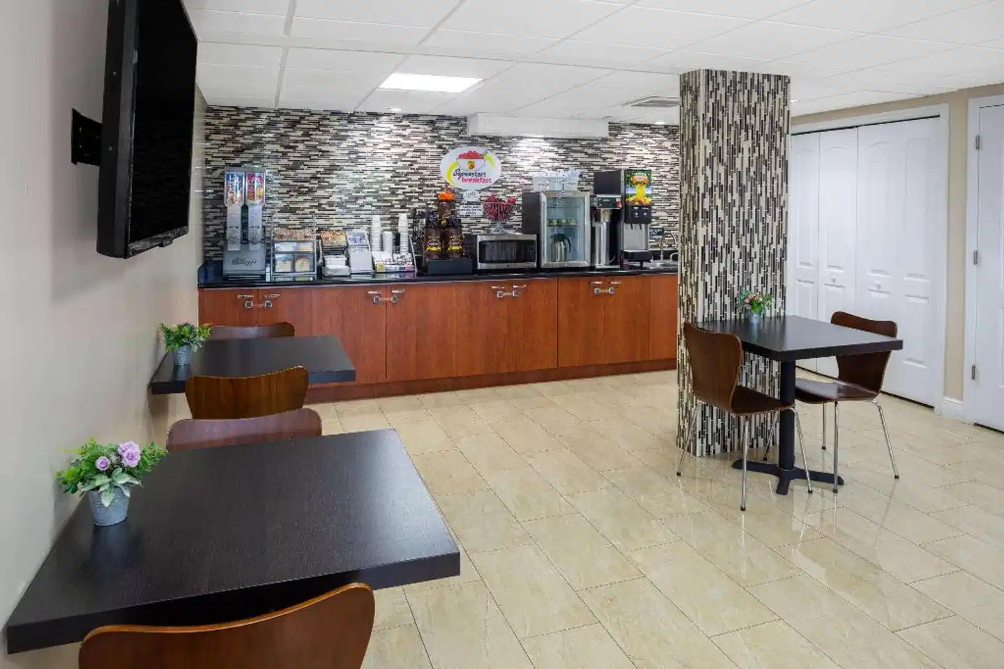 Super 8 by Wyndham Bradenton Sarasota Area Lobby