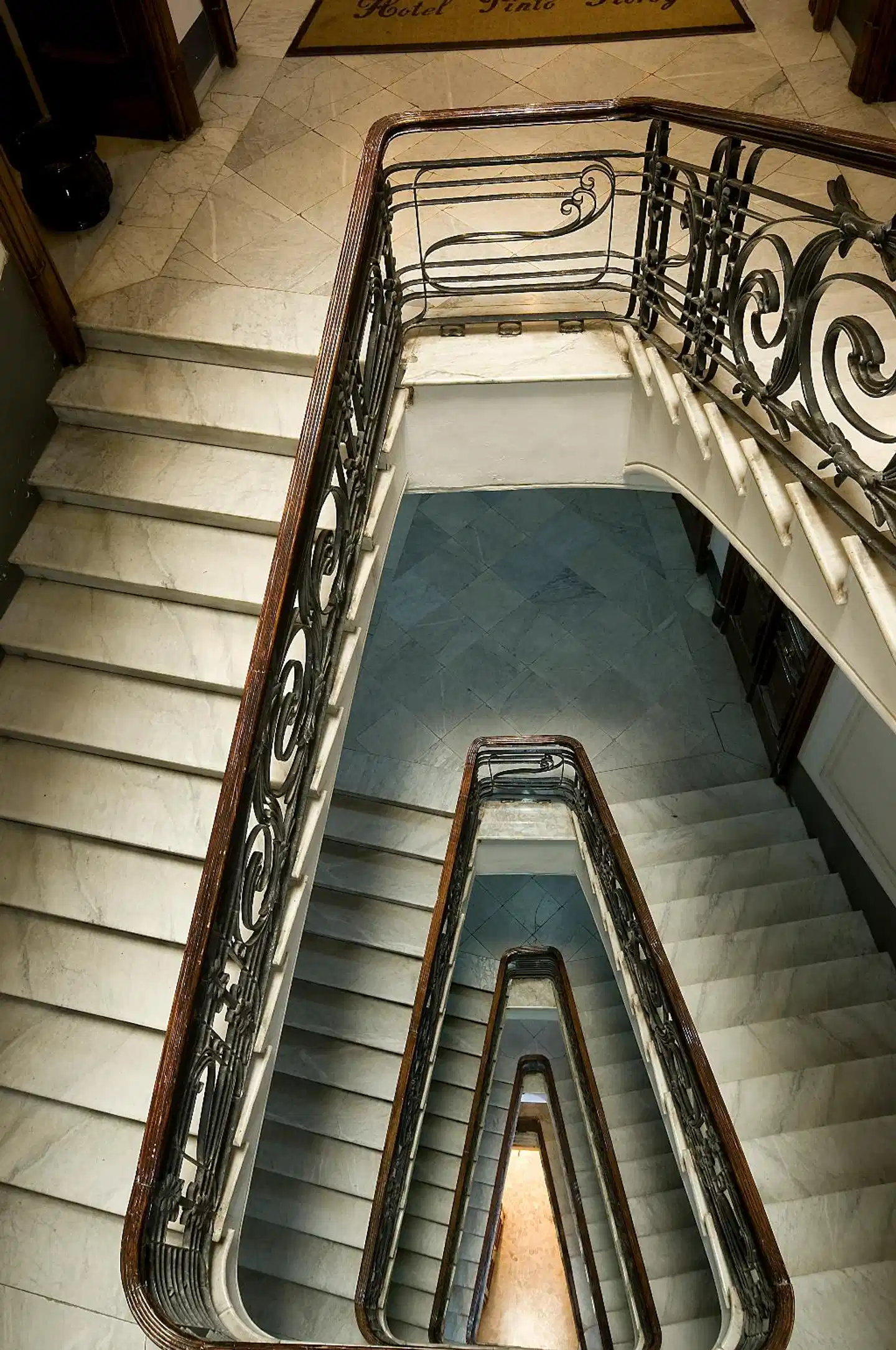 Pinto Storey Hotel Lobby