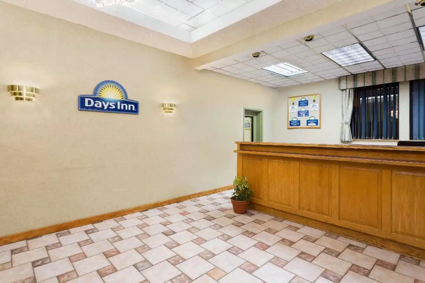 Days Inn by Wyndham Biscoe Lobby