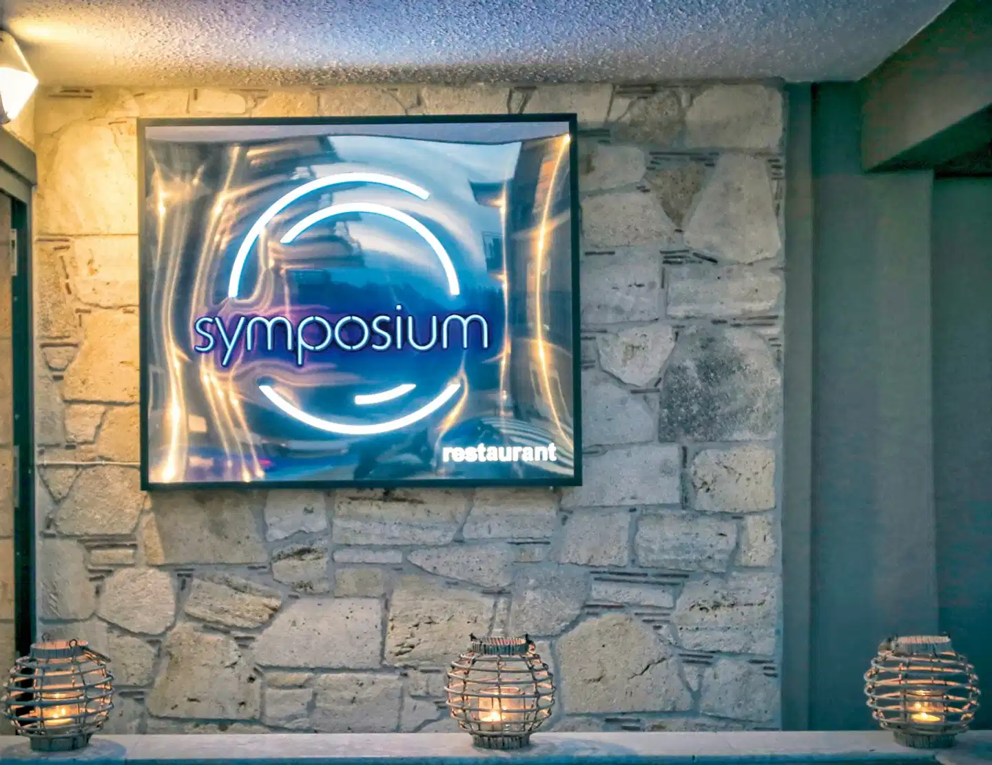 Royal Hotel and Suites Lobby