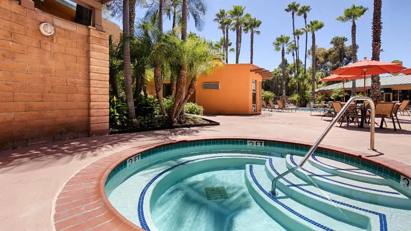 Best Western Seven Seas Pool