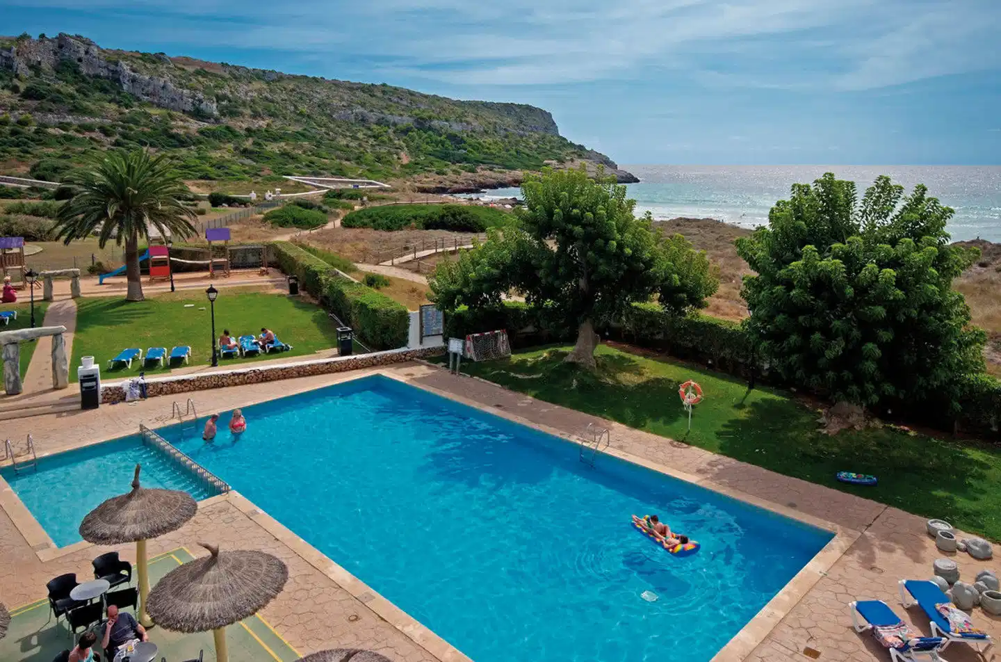 Sol Milanos Pingüinos Pool