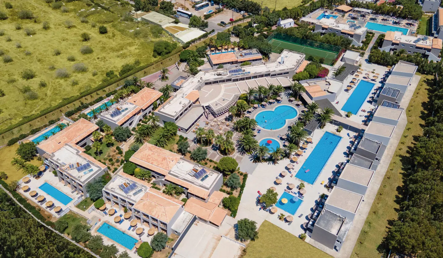 Akti Beach Club Aussenansicht