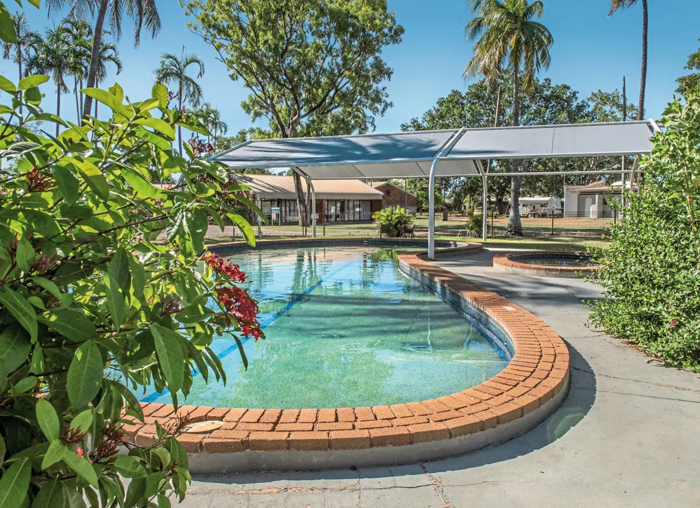 Contour Hotel Katherine Pool