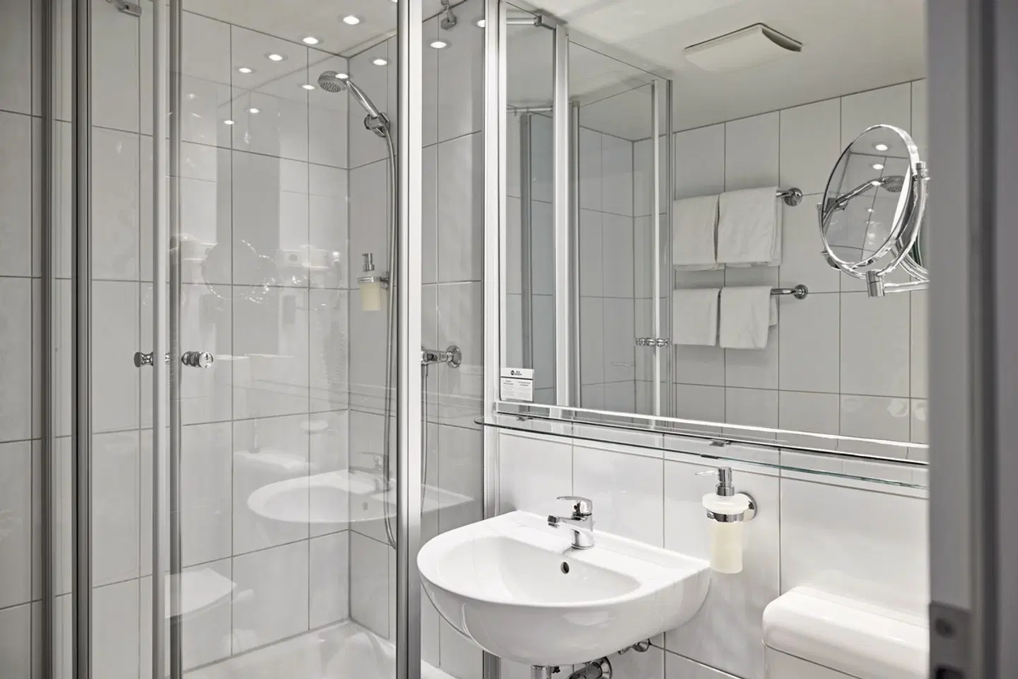 Best Western Raphael Hotel Altona Badezimmer