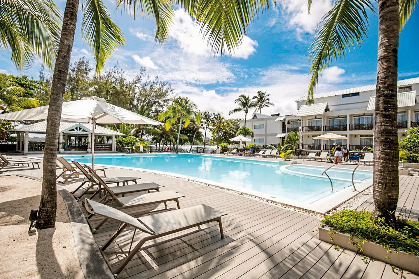 Le Peninsula Bay Beach Resort & Spa POOL