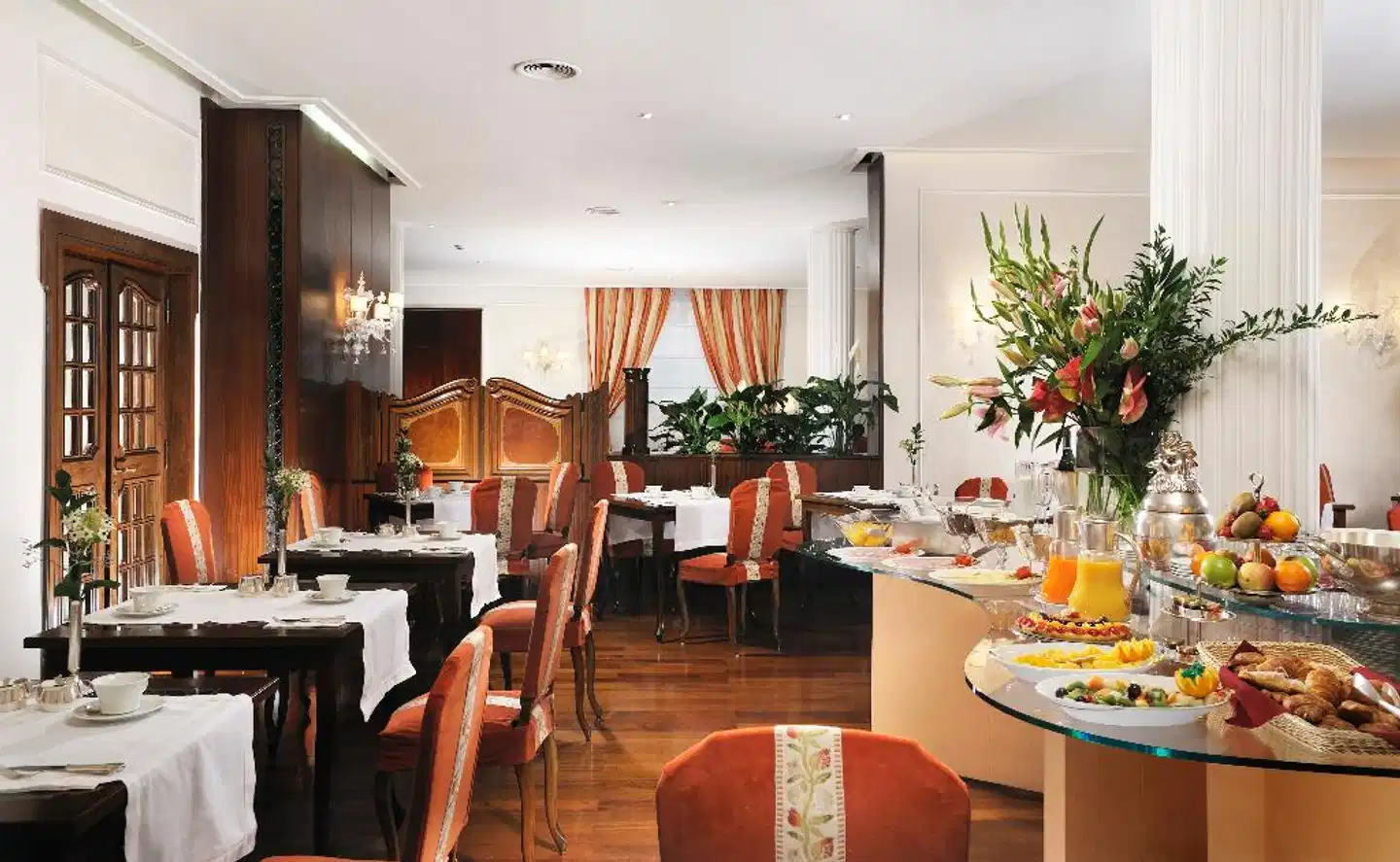 De La Ville Restaurant