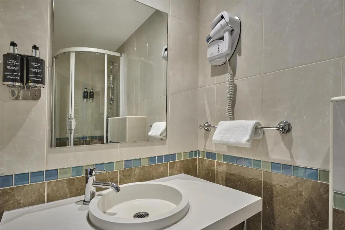 Etoile Saint Ferdinand Badezimmer