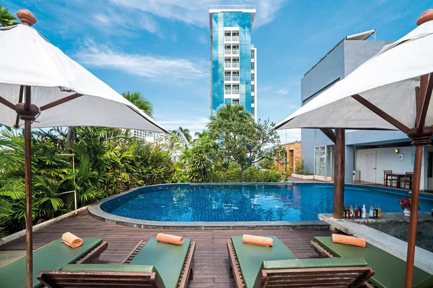 Sunshine Vista Hotel Pool