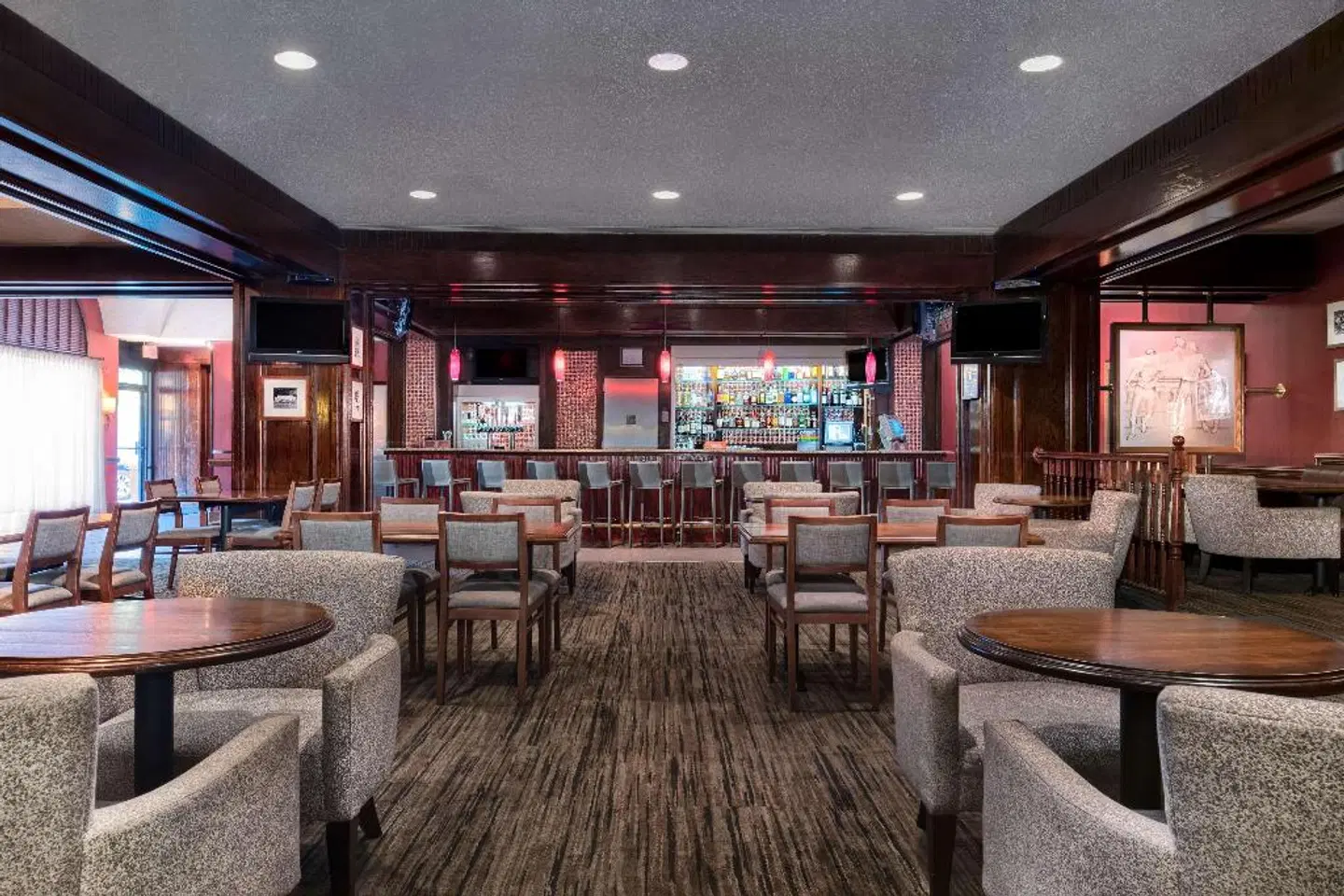 DoubleTree by Hilton Philadelphia Airport Bar