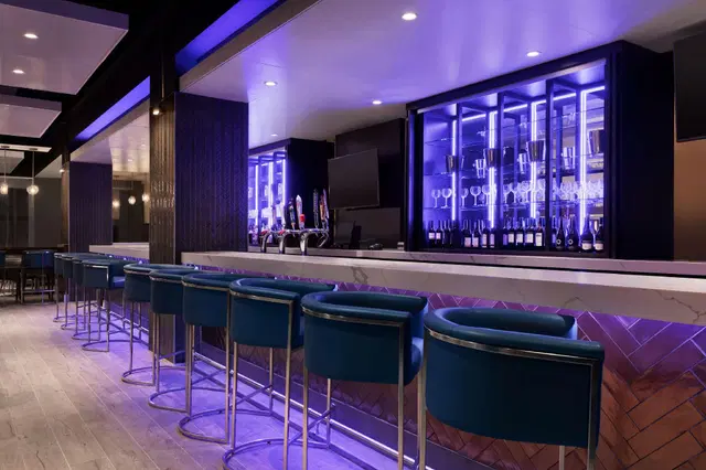 Embassy Suites by Hilton Toronto Airport Bar