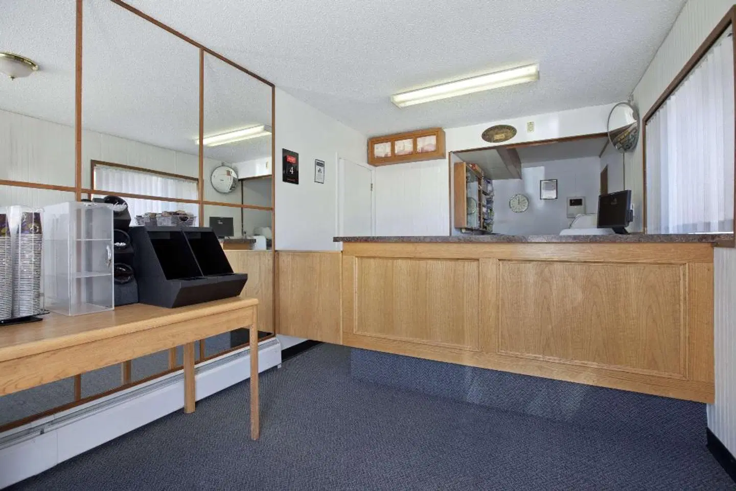 Travelodge by Wyndham Moose Jaw Lobby