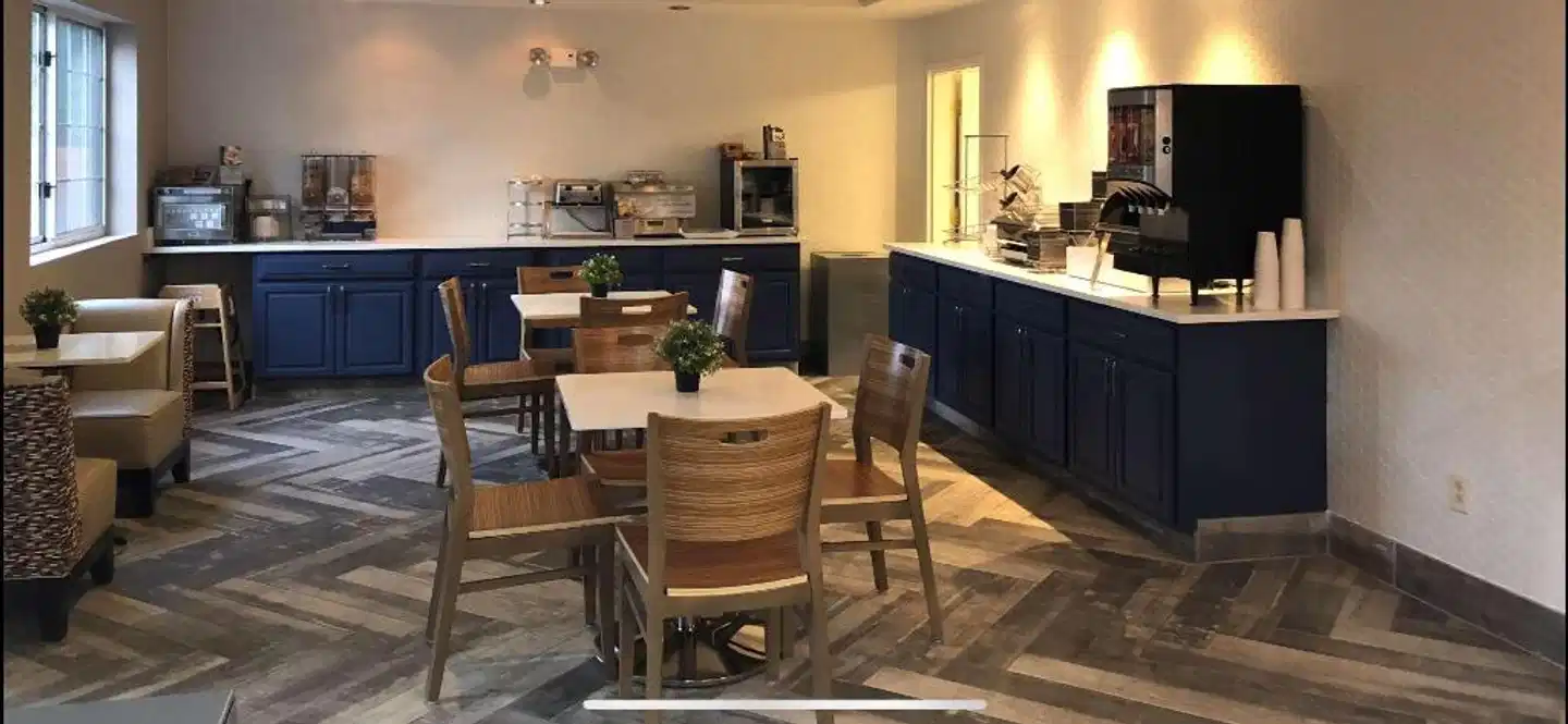 Best Western Plus Newport News Bar