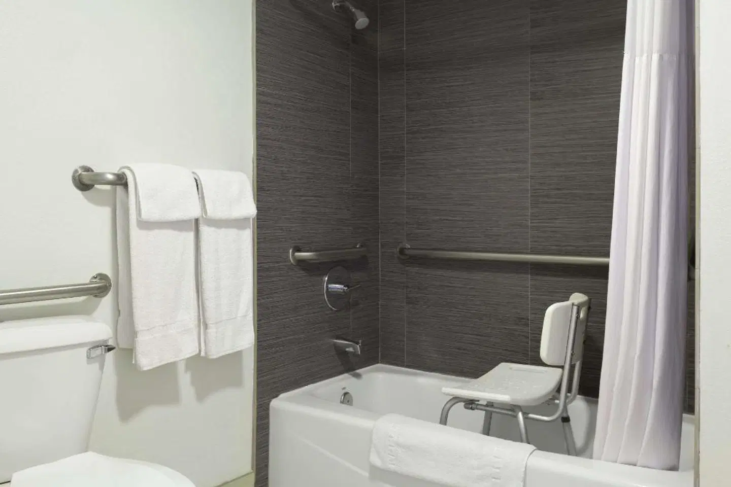 Days Inn by Wyndham Downey Badezimmer