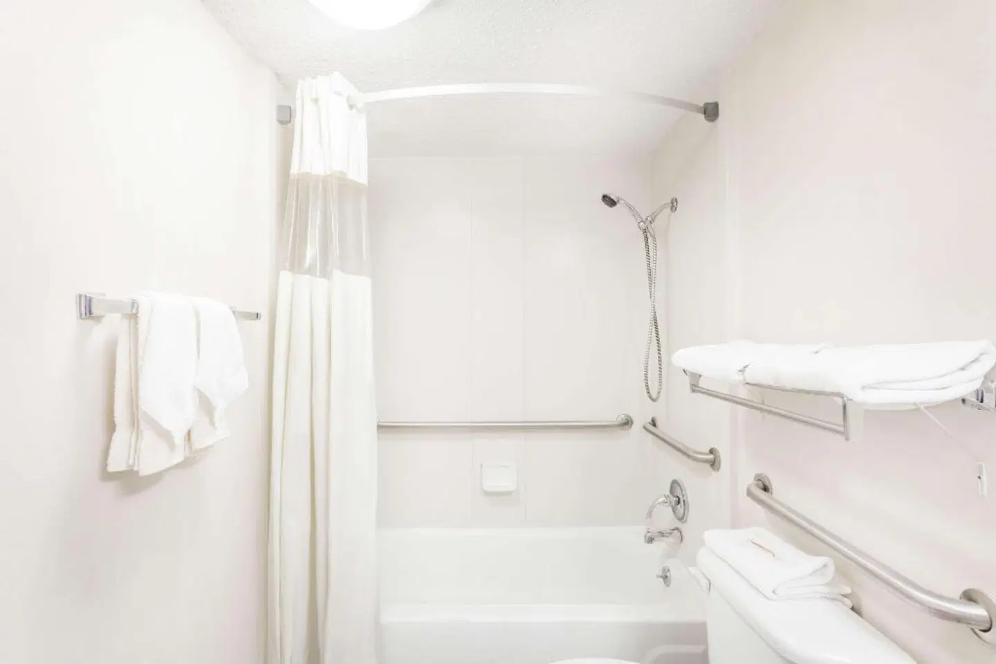 Days Inn by Wyndham Martin Badezimmer