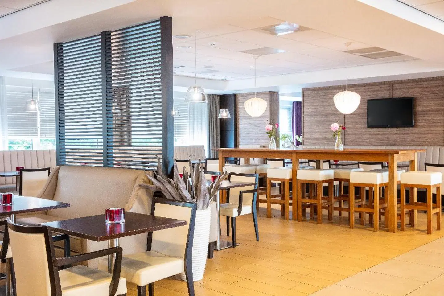 Holiday Inn Express Amsterdam - Sloterdijk Station Bar