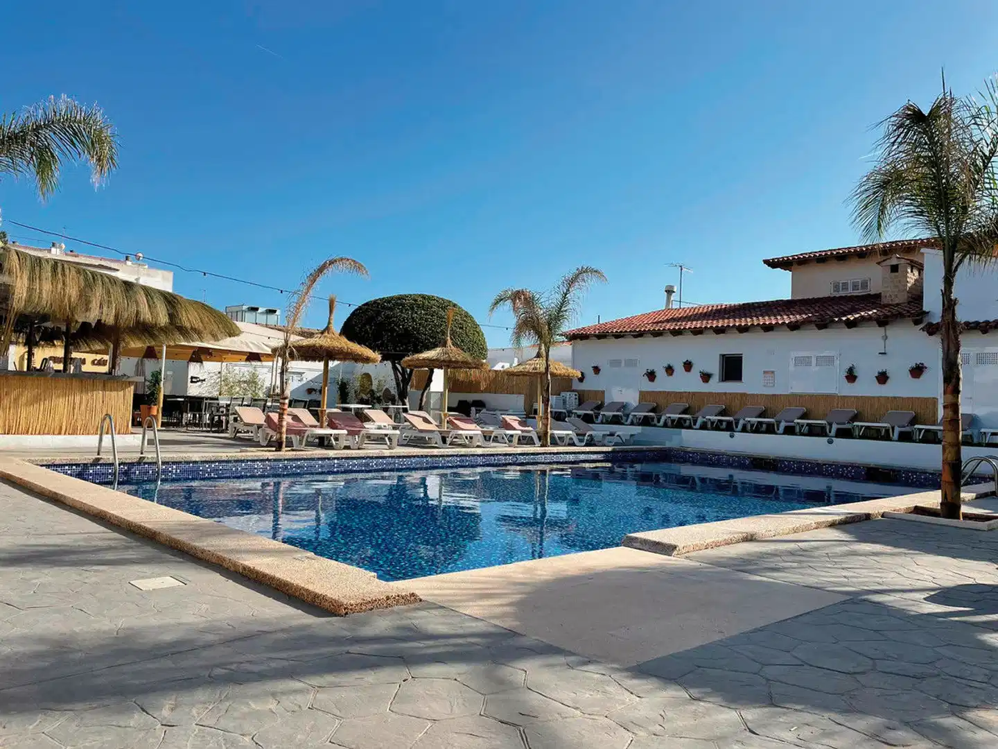 Chevy Hotel & Suites Pool