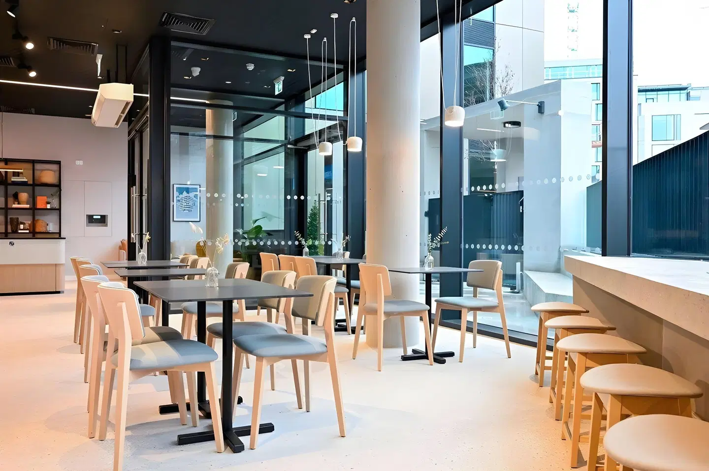 Staycity Aparthotels Paris La Defense Bar